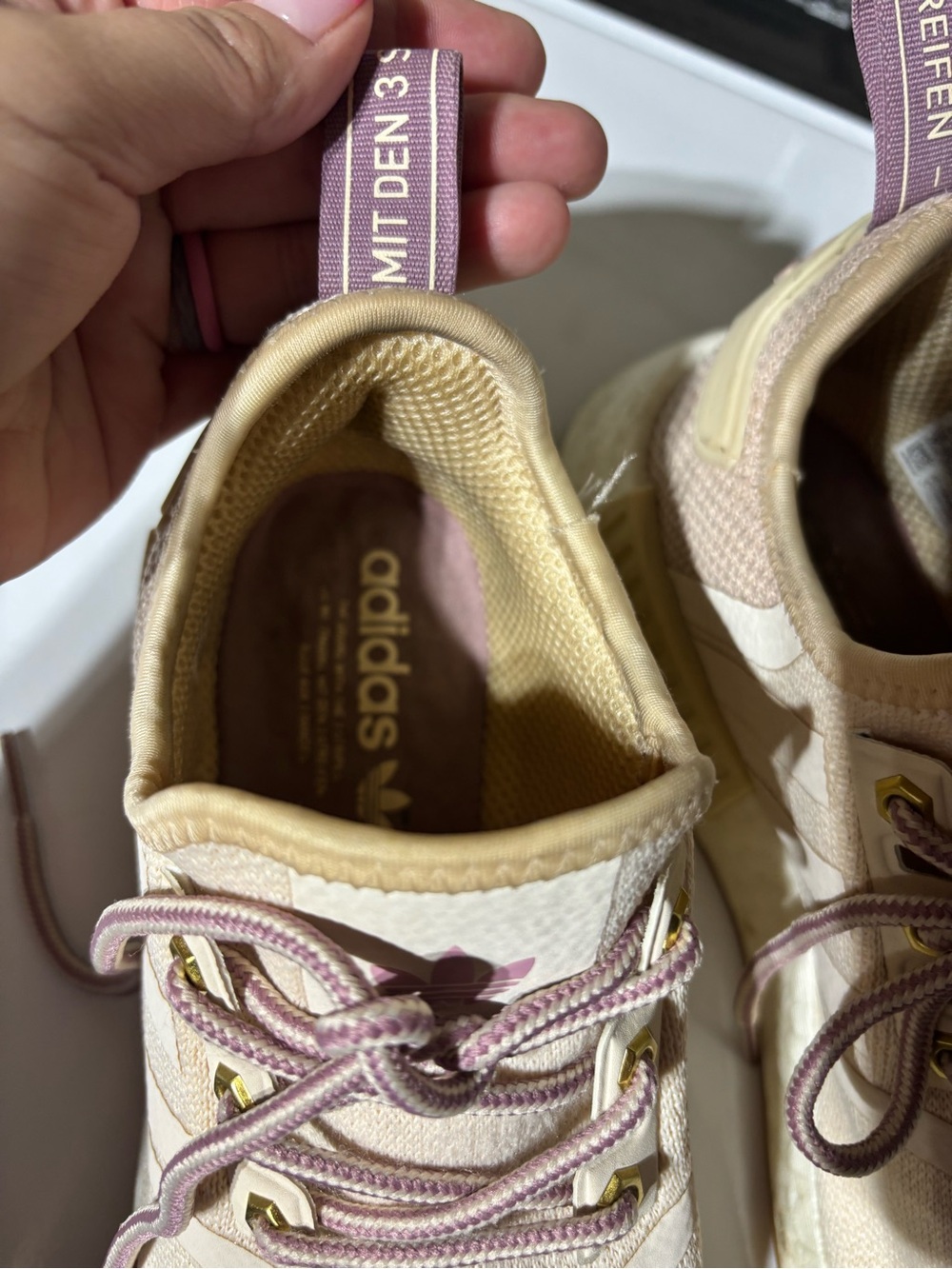 adidas Women’s Cream Sneakers with Blush Pink Laces - Picture 3 of 6